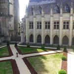 A temporary garden at the Cloister of la Psalette