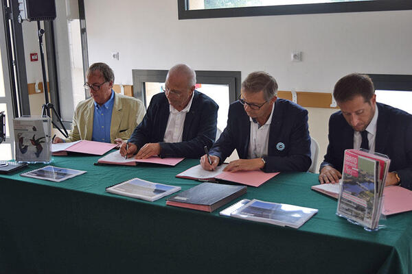 Signature de l accord de coopération entre la CC du Grand Chambord et la Baie du mont Saint-Michel