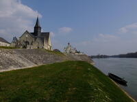 La Chapelle-sur-Loire harbour and viewpoint